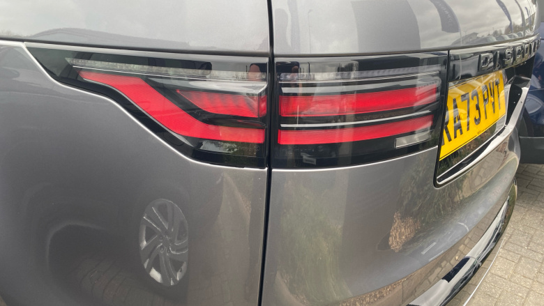 Land Rover Discovery 3.0 D300 Dynamic SE 5dr Auto Diesel Station Wagon